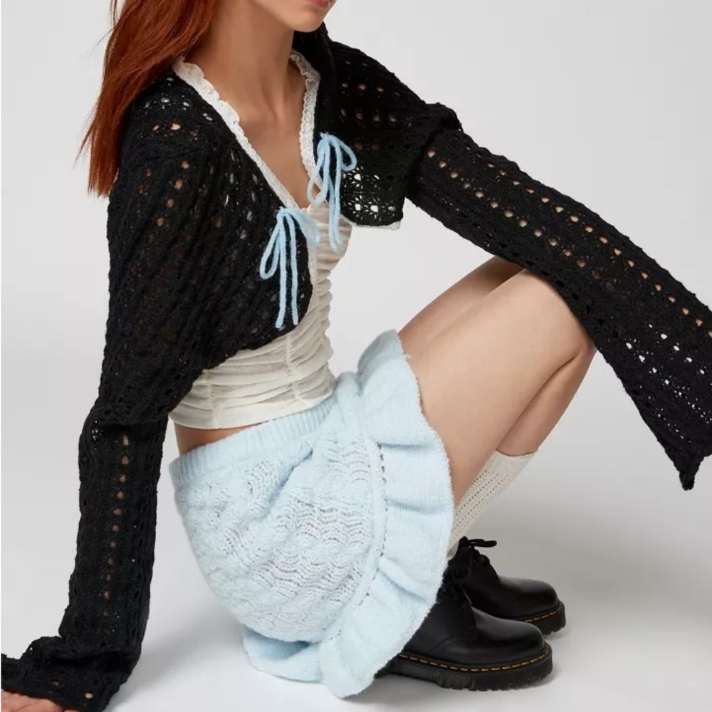 URBAN OUTFITTERS BOW CROCHET SHRUG